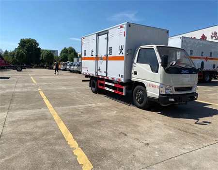 江鈴老款駕駛�?.jpg 江鈴老款駕駛�?.jpg