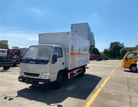 江鈴老款駕駛�?.jpg 江鈴老款駕駛�?.jpg